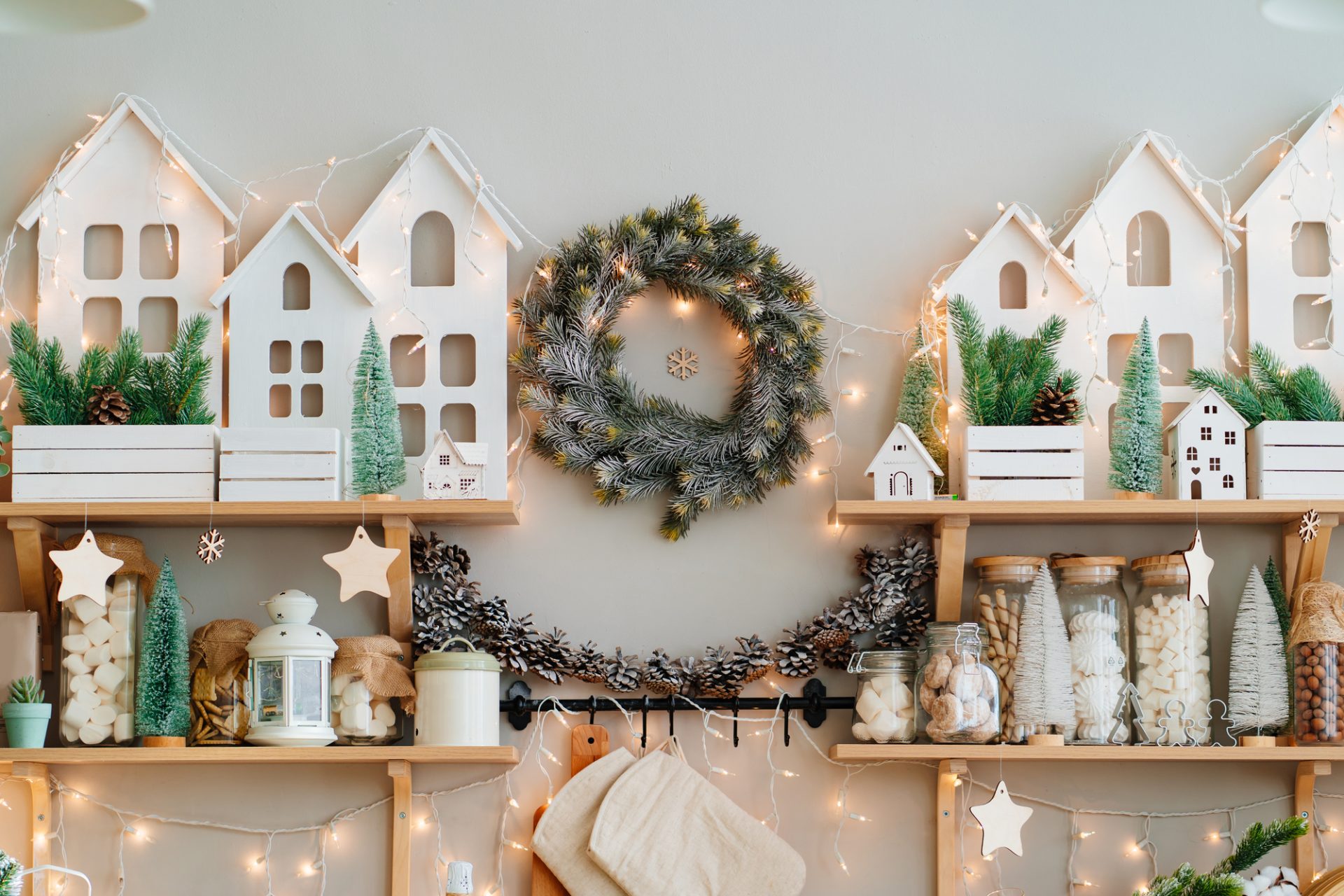 100均ダイソーの「クリスマスグッズ」2024年冬最新まとめ！置物、リースまでおすすめ11種類イチオシichioshi