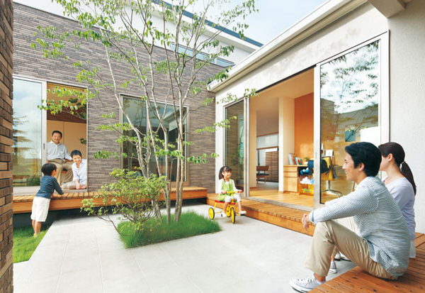 建築実例 白い光壁に囲まれた中庭のある家注文住宅30坪建築設計事務所KADeL カデル- YouTube