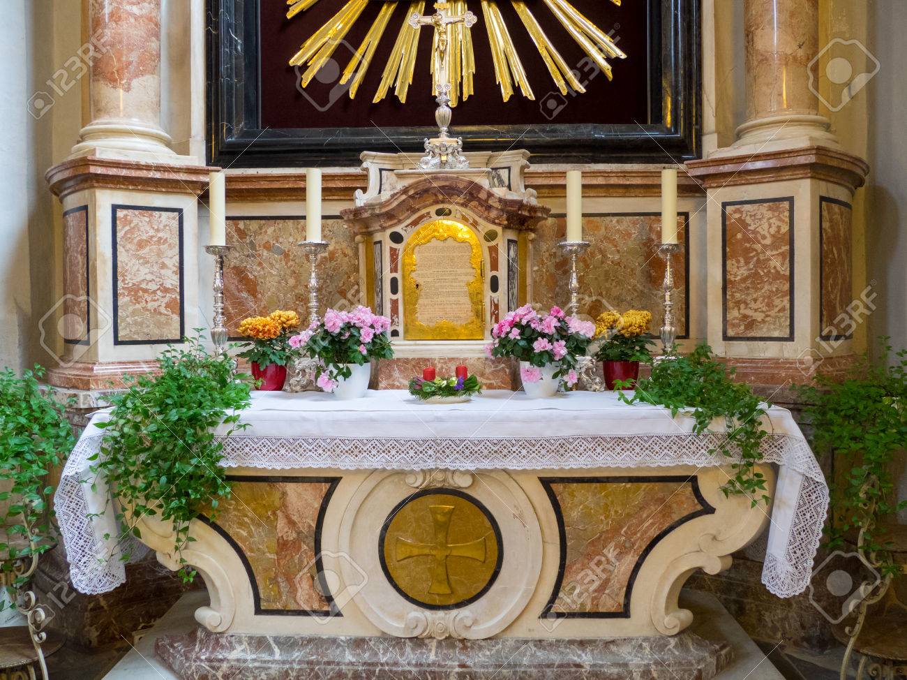 カトリックの家庭祭壇 : r Catholicism