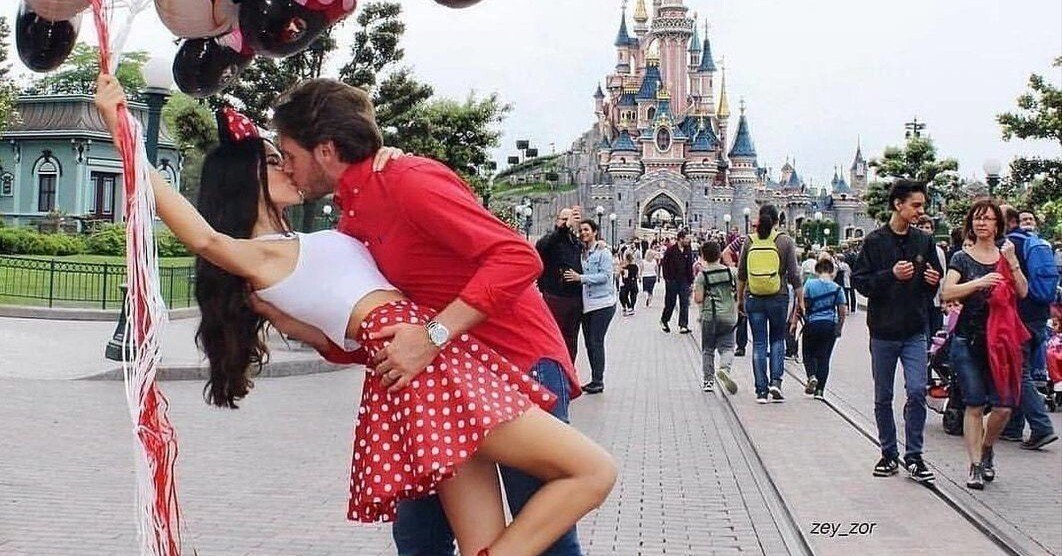 ミニーちゃんのヘアピンを片方ずつ交換して 勝手にミッキーとミニーにしてみた👼🏻✌🏻 ディズニーディズニーコーデディズニーシーディズニーグッズディズニーカチューシャdisneydisneyesaカップルカップルフォトカップルグラムカップルコーデ