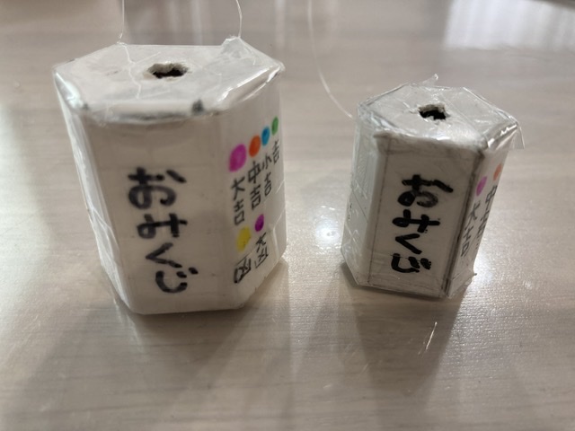 おみくじを結ぶ『おみくじ掛け』いろいろ紹介おみくじドットコム