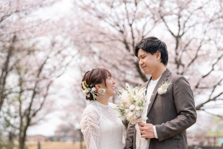 桜フォトウェディング春ロケ桜2025デコルテフォトグラフィー前撮り・フォトウェディング