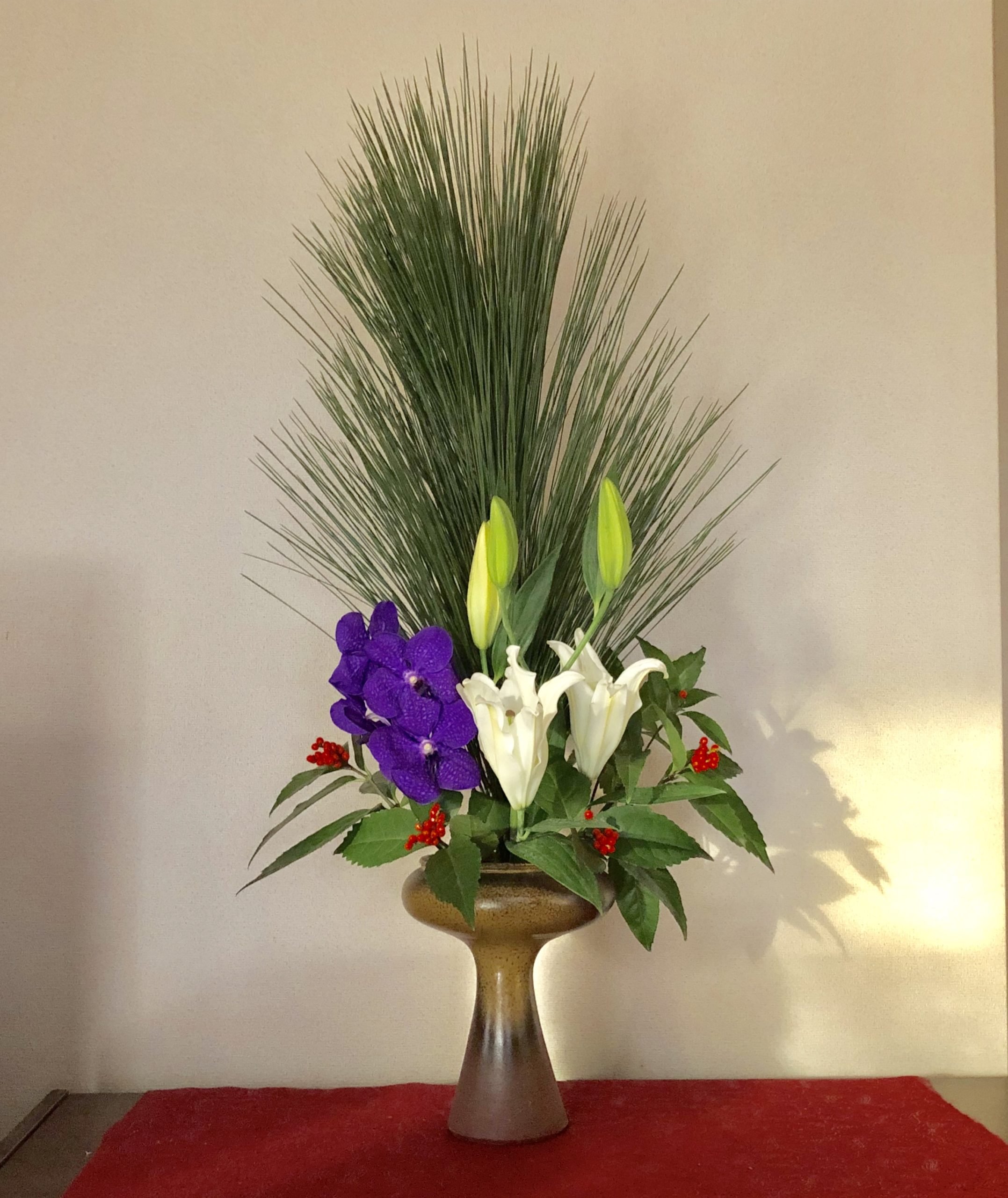 楽天市場 正月飾り お正月アレンジメント お正月 花 竹筒 正月飾り 生花 お正月 花 竹筒 正月 生花 自宅用 ギフト 長持ちする花アレンジ迎春 門松 年越し 年賀 お歳暮 新年迎春 年末年始 年賀 お歳暮 ギフト 新年 アレンジ 新年生花 背が高い斬新形 季節のお花和