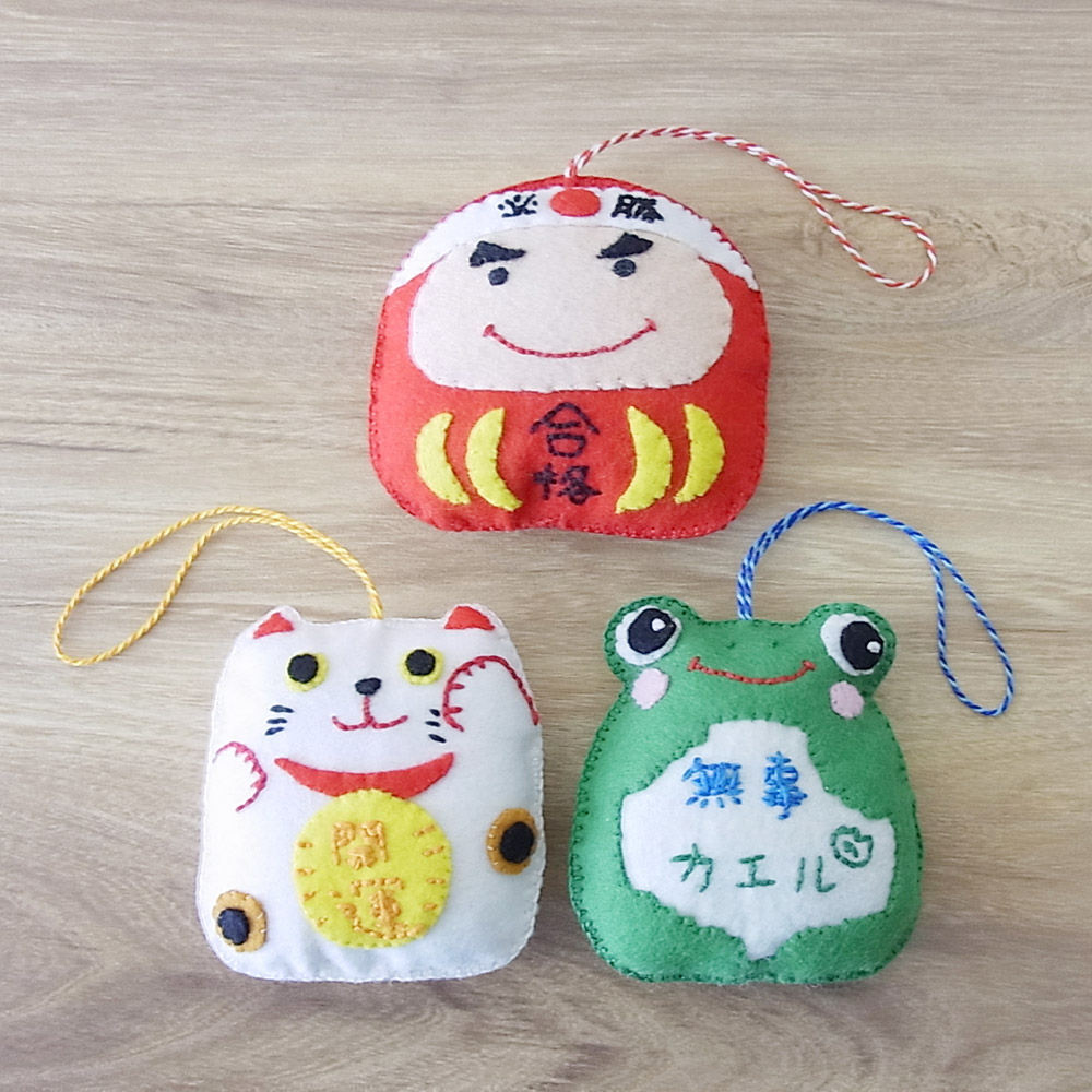 切って貼るだけ♪。フェルトで作るダルマさんのお守りハンドメイドの作り方・アイデア暮らしニスタ