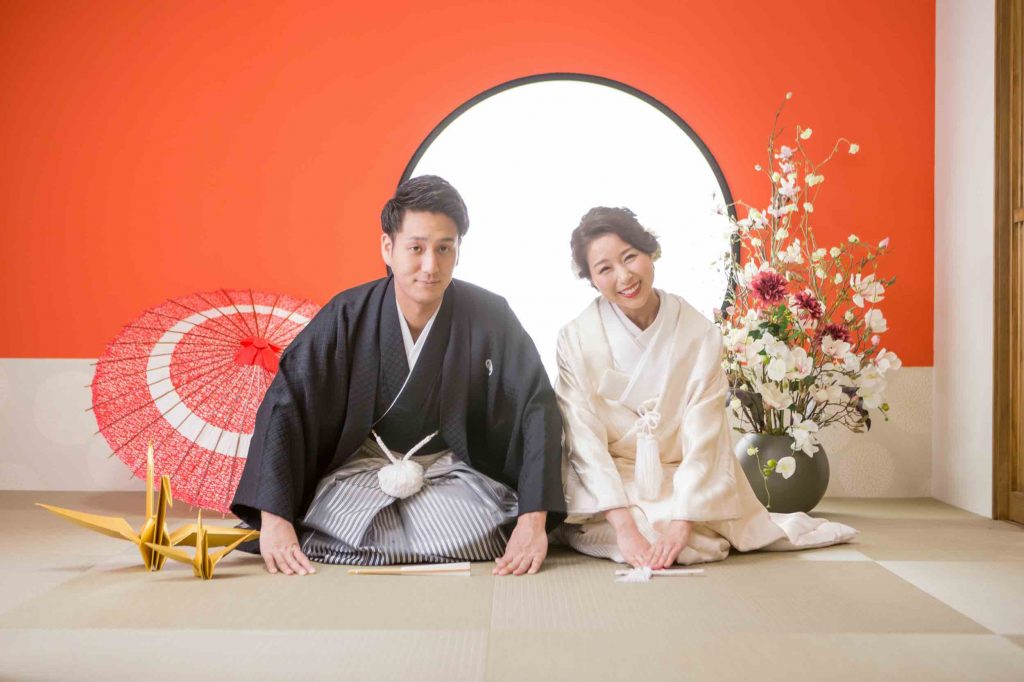 真似OK 前撮り写真のポーズ11選！費用相場や後悔しないためのポイントも解説結婚式前撮り・フォトウェディング専門のスタジオフォトパーク