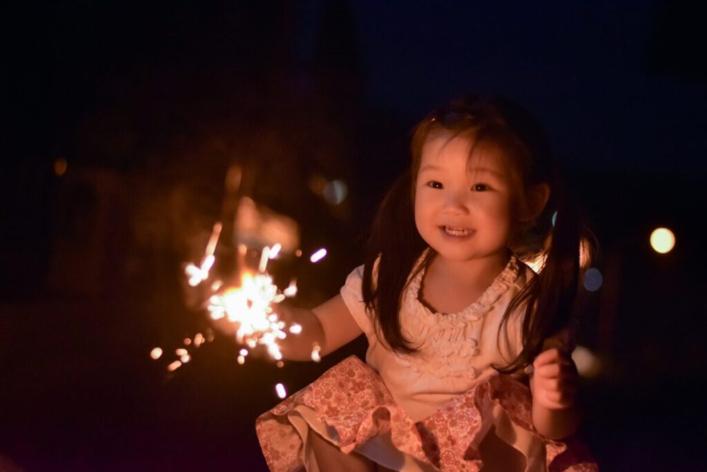 2025年 家族で楽しめるエコな夏の風物詩！サステナブルな手持ち花火ガイドライフスタイルサステナブルに暮らしを楽しむ情報・アイデアLife Hugger