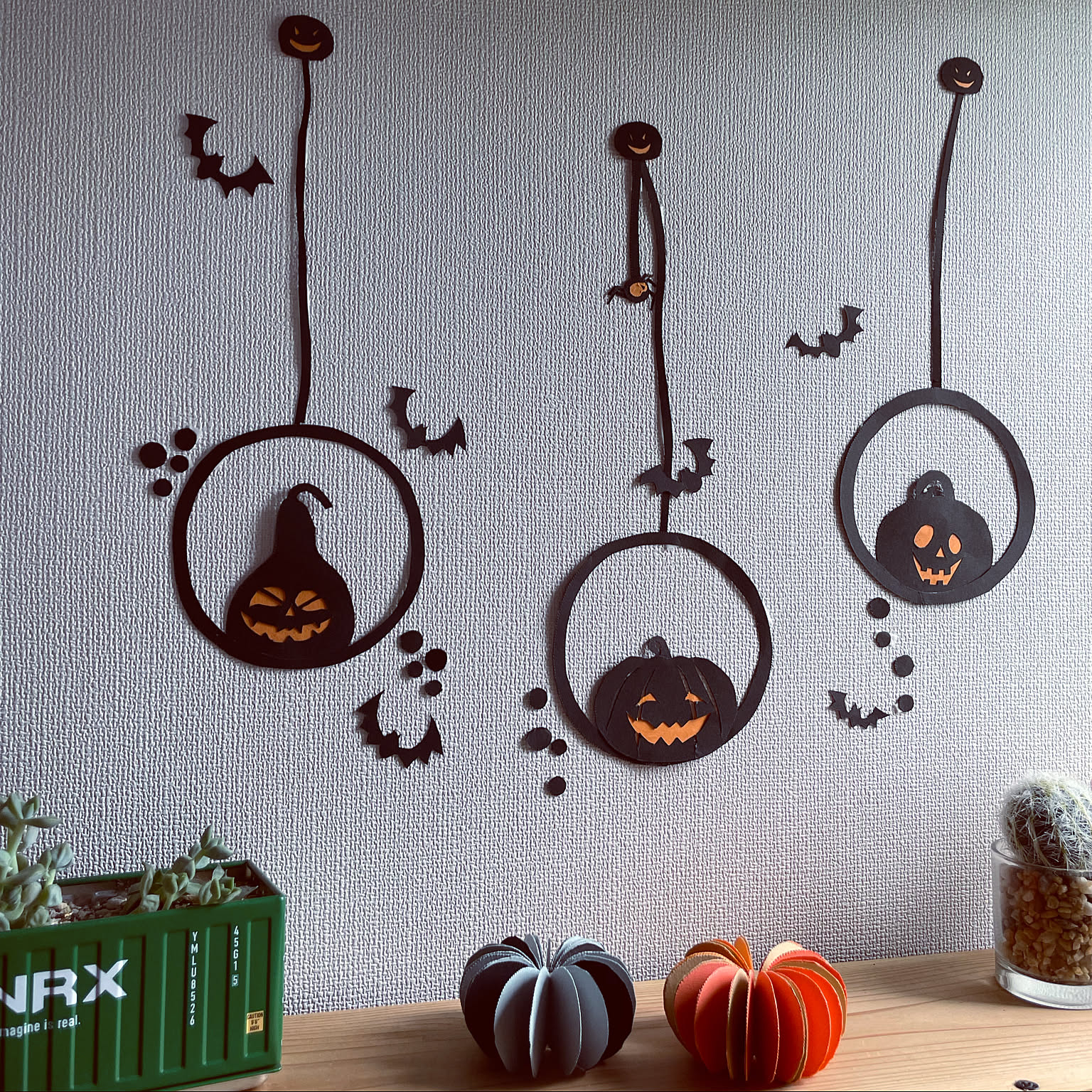 親子で楽しく作れる簡単ハロウィングッズ！魔法使いの帽子の髪飾りと魔法使いの箒のんびりにっこりハンドメイド