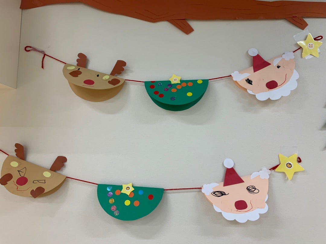 手形スタンプでできる、思い出クリスマスツリーの作り方ほいくびより