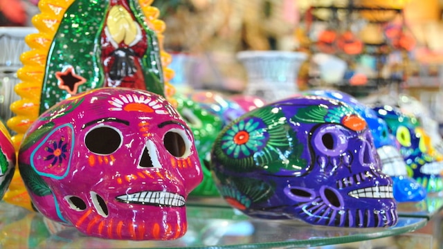 メキシコの伝統文化「死者の日」 骸骨たちが街中にあふれる、ユニークな祝祭とは？ - OnTrip JAL