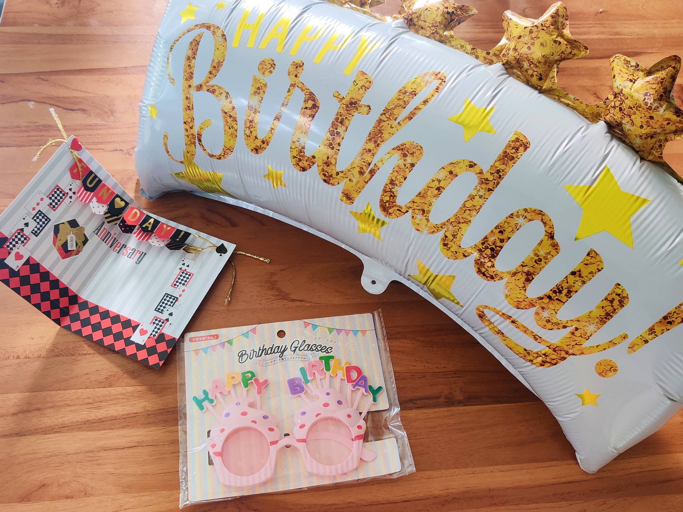 100均キャンドゥの誕生日グッズ5選！子供も喜ぶ飾り付けやティアラ、風船も◎イチオシichioshi