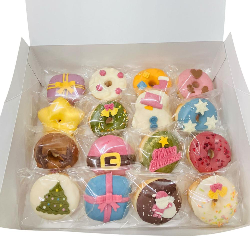 コエ ドーナツ24年クリスマス、“トナカイ型”キャラメル味＆ブッシュドノエル風もちもちドーナツなど - ファッションプレス