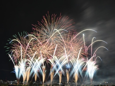 今年から秋開催に １３日、多摩川花火大会話題カナロコ by 神奈川新聞