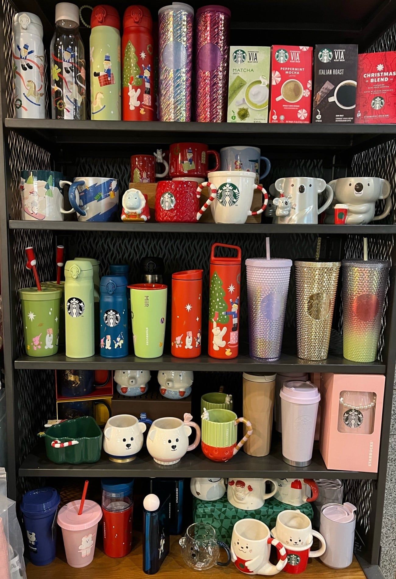 お家でもホリデー気分！スタバの新作ホリデーカップがかわいすぎるよ〜♡2024年11月2日- エキサイトニュース