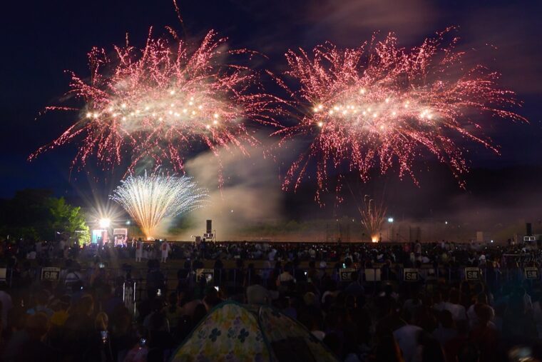 県都彩る光の大輪 福島市で「ふくしま花火大会」 約8千発を打ち上げau Webポータル国内ニュース