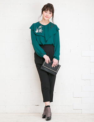 結婚式ストッキング 黒やタイツは大丈夫？気になるマナーや伝線対策、おすすめのドレスまでご紹介！結婚式パーティーのレンタルドレスはリリアージュ