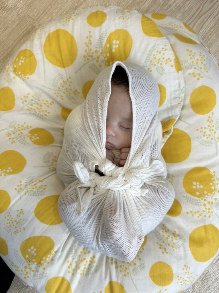 木箱 カード S おひなまき ２枚組 正規品 体重 約2.5-4.5kg トコちゃんベルト おくるみ スワドル メッシュ 通気性 まるまるねんねまるまる抱っこ 渡部信子 日本製 出産祝い 熟睡 新生児 乳児 白 夜泣き 寝ぐずり 出産準備 青葉 -トコちゃんベルト専門店MAMA-CHOICE