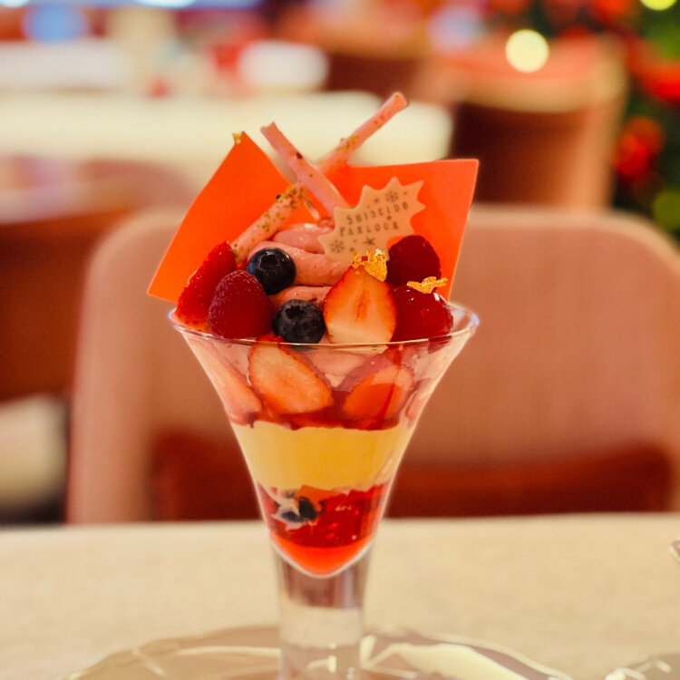 大丸東京店10F「茶寮 都路里」 クリスマスカラーの和パフェ「クリスマスパフェ」 - 東京駅・日本橋・日比谷 カフェ