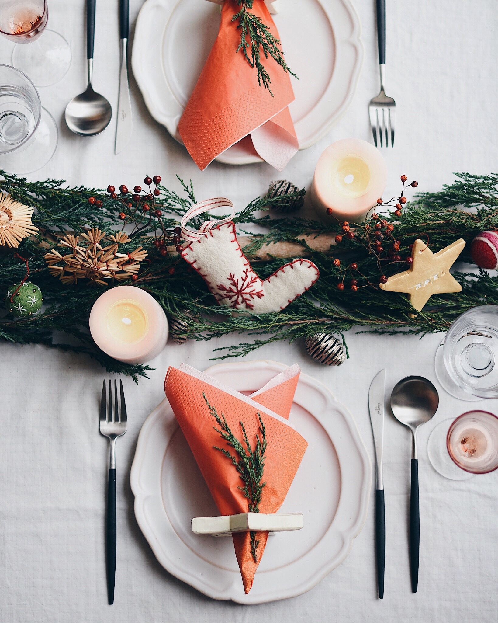 クリスマスのテーブル飾りを折り紙で！コーディネート次第で楽しいパーティーにも♪│子供と楽しむ折り紙・工作