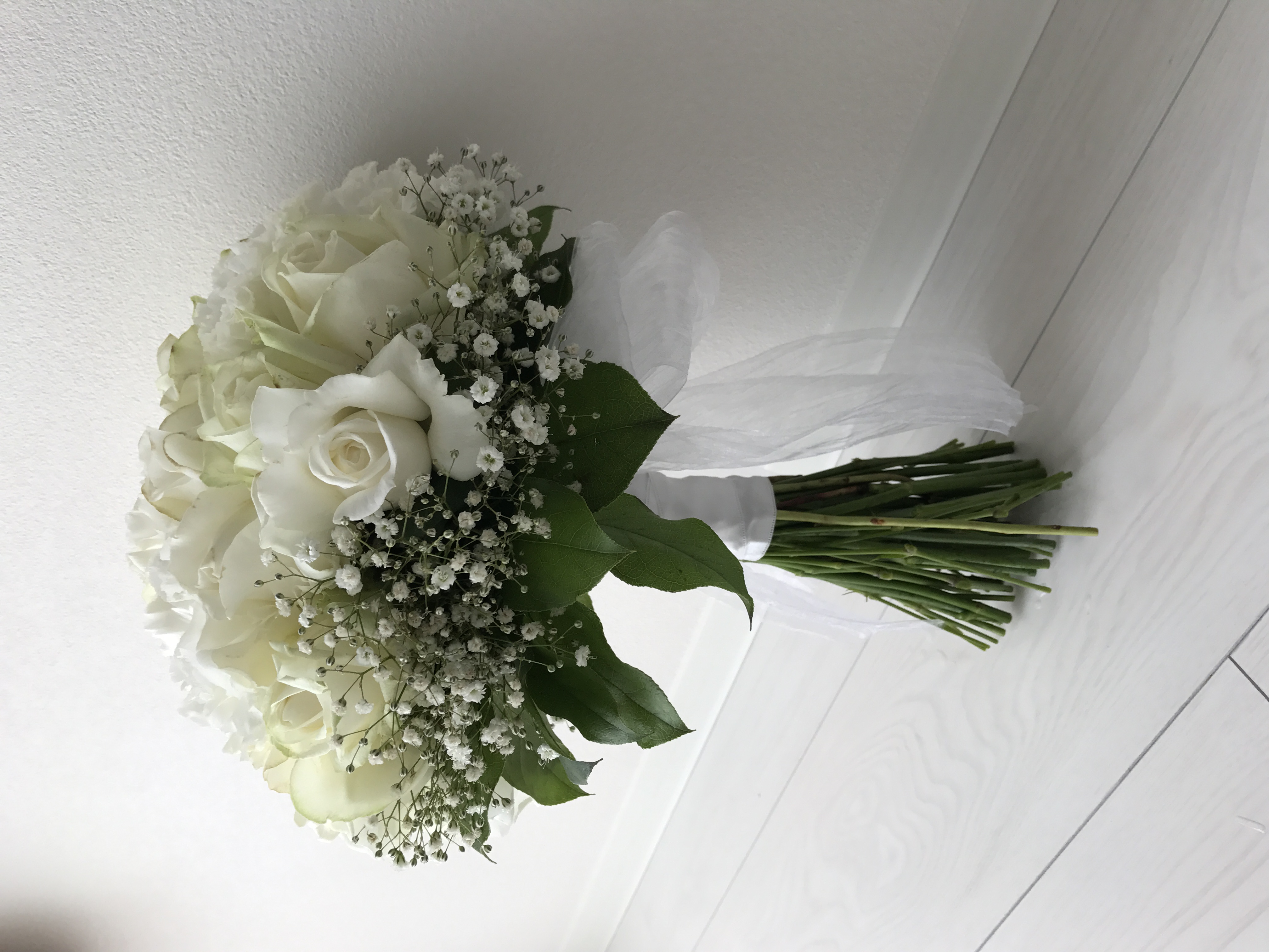 かすみ草のブーケが結婚式で大人気♪先輩花嫁たちのアレンジ花嫁ノート