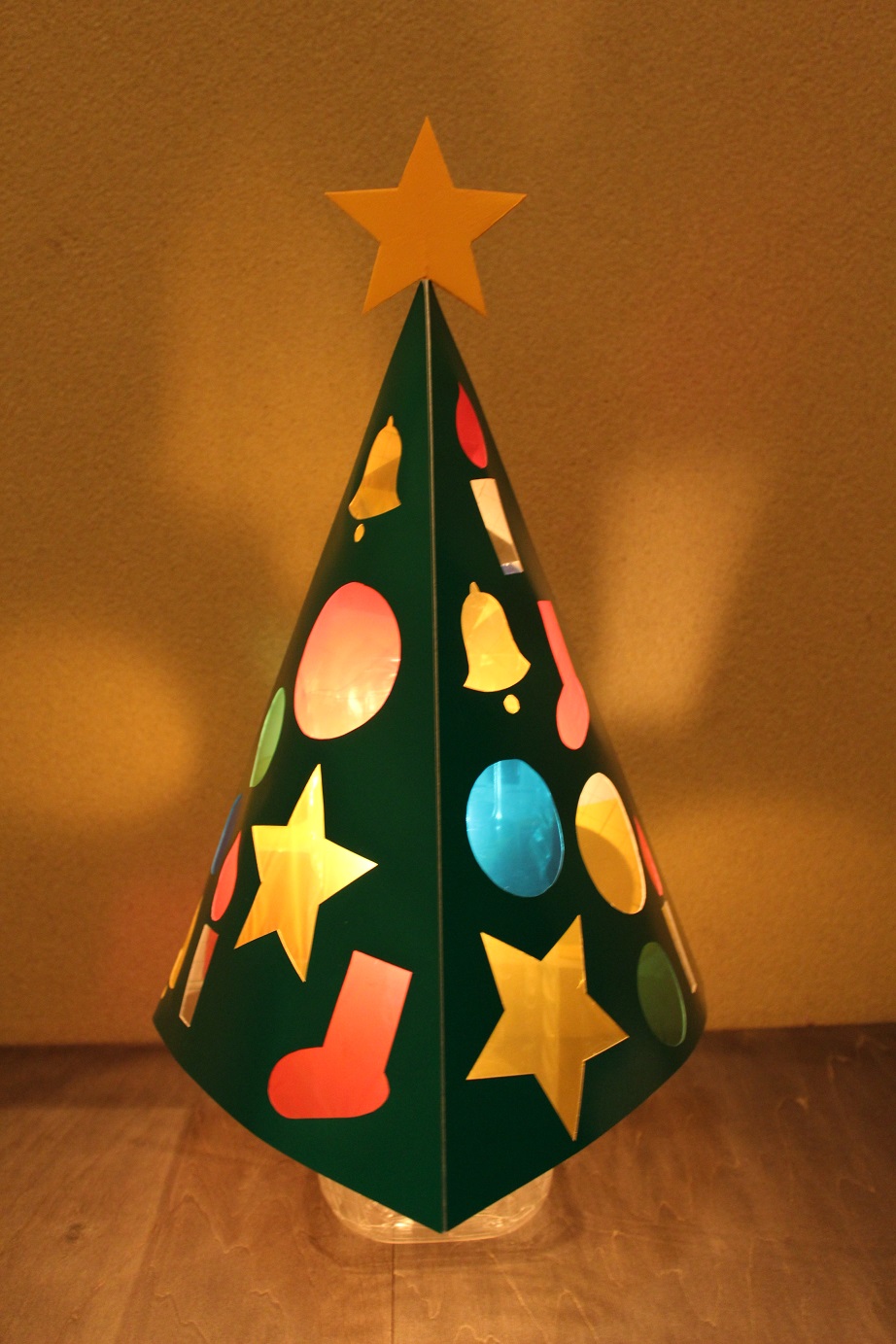 ストリングアート制作キット 「クリスマスツリー」 工作キット Amazon.co.jp: クリスマスツリーランタン DIY ストリングアートキットパーティー LED ランタン 手作りおもちゃ 男の子 女の子 フェスティバルランプ 教室小道具 ストリングランタンおもちゃ作成キット 製作