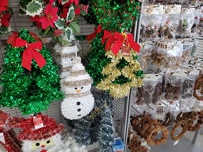 穴を開けない 壁掛けクリスマスツリー総額500円のダイソー商品で部屋がお洒落な12月歓迎モードに！ロケットニュース24