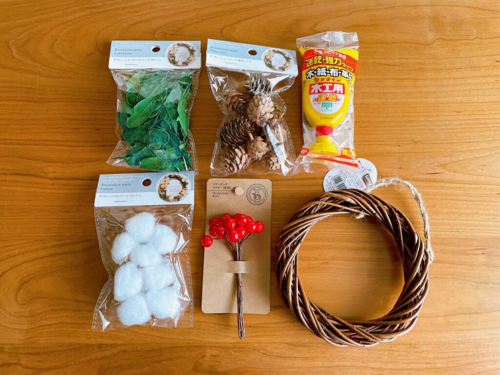 100均 セリア の材料のみで簡単クリスマスリースを作りました! - ウシコスポストおうち英語と知育を楽しむ６歳ママのブログ