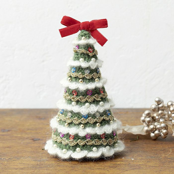 毛糸で作るクリスマスツリーとサンタノーム