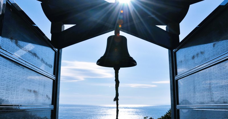 龍恋の鐘 - 鵠沼・昔砂丘の一本松