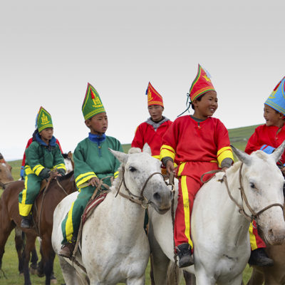 今日から『ナーダム』！いったいどこのお祭りかわかるかな？ - 3歳からのグローバル教育に迷ったら。子どもの生きる力を育む教育専門家エグゼクティブサポート コンサルティング ベビーシッティング 国際マナーせかいく