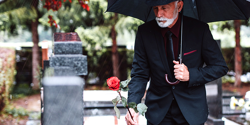 雨の日の墓参りとスピリチュアルな意味や注意点を徹底解説 - 墓石を静岡 三島 沼津で建てるなら墓石の専門店 鈴木石材店でブログ墓石を静岡 三島沼津で建てるなら墓石の専門店 鈴木石材店で