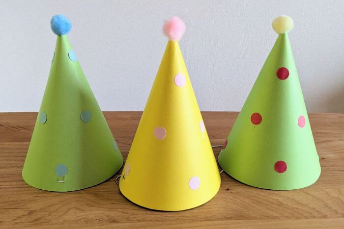 色画用紙で クリスマス帽子 を作ろう