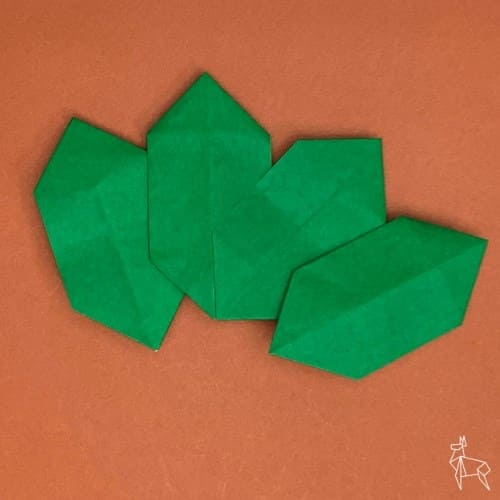 簡単に作れる折り紙のクリスマス飾りレシピ集♪ サンタやトナカイ、ツリーまで！Craftie Style