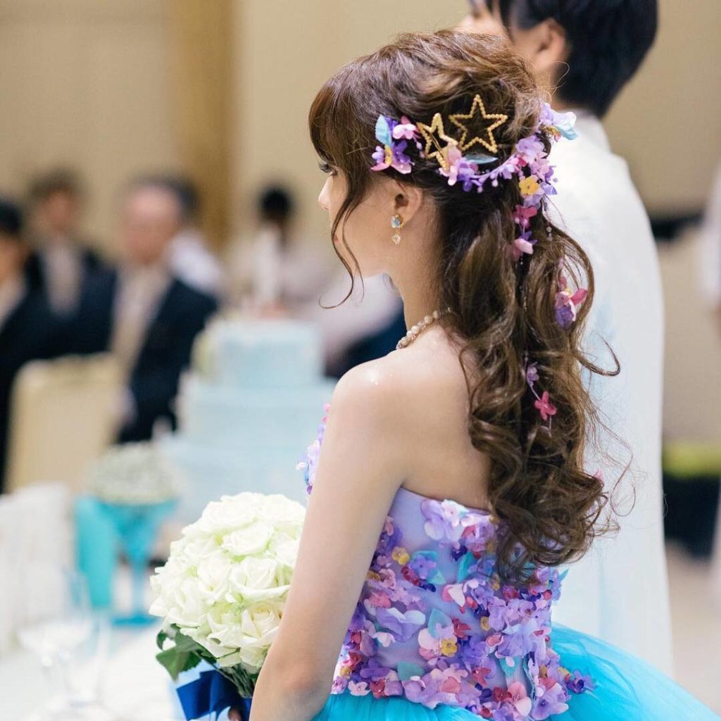 花嫁しかできない髪型♡ゲストと差がつくヘアスタイルアレンジまとめ！デコルテフォトグラフィー前撮り・フォトウェディング