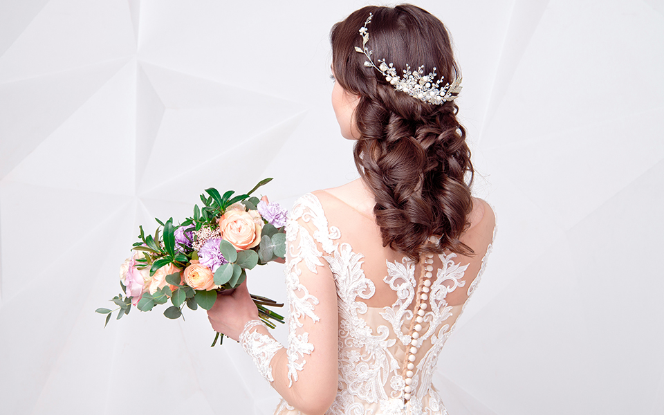 2025年最新 ウェディングドレス＆和装の髪型60選！長さ別・人気ヘアアレンジ集みんなのウェディングニュース