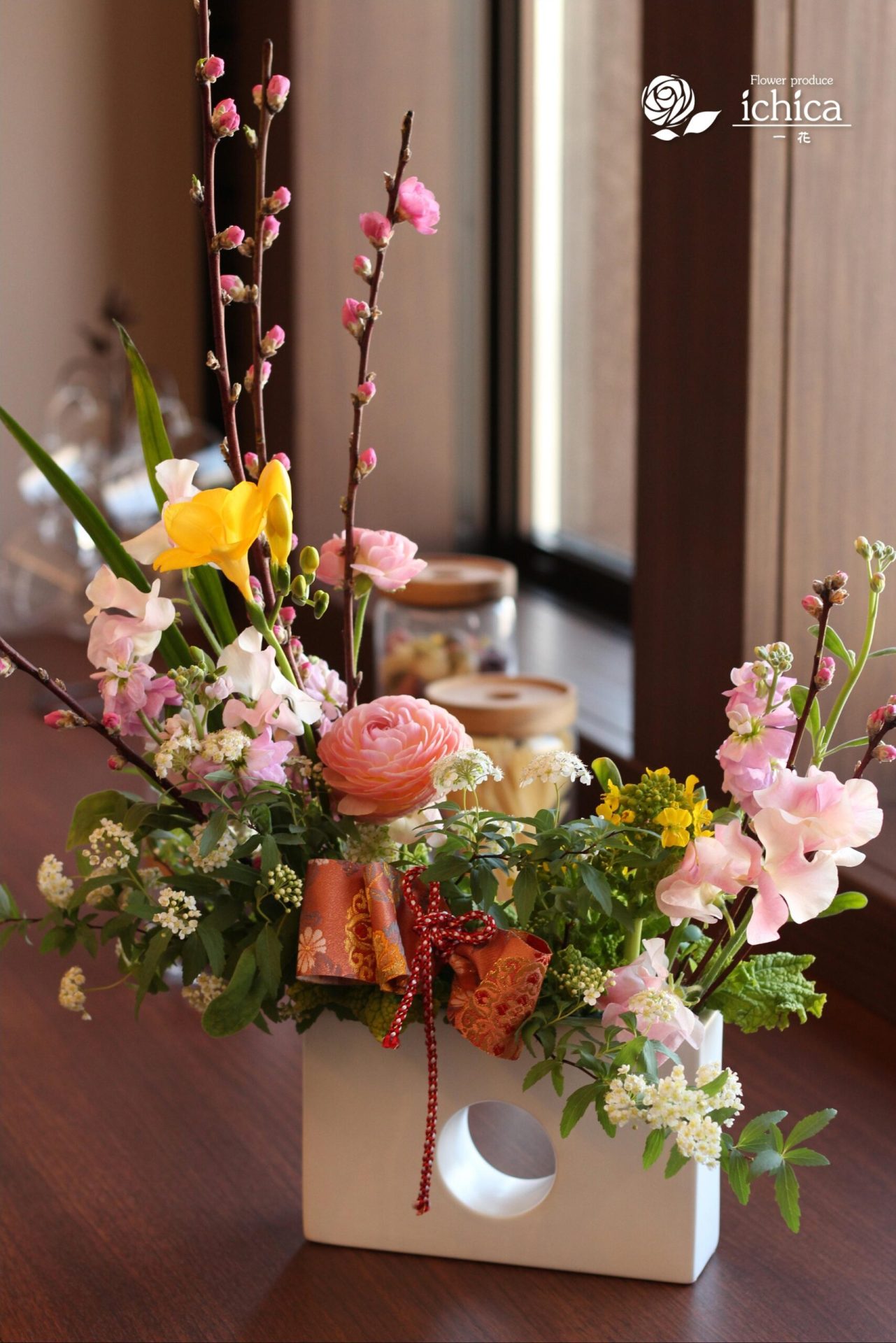 ひなまつり♪お雛様とプリザーブドフラワーのウッドフレームアレンジ 手作り ひなまつり飾り～プリザーブドフラワーと