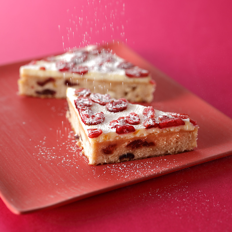 装花だけじゃない！ゲストが喜ぶ、貰うと嬉しいブーケトスアイテム♡「Strawberry」