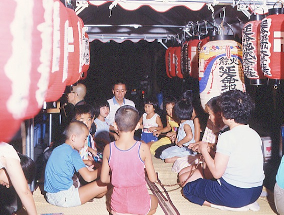 幻想的な灯りのもとでお参り！奈良町 ならまち 「地蔵盆」奈良県トラベルjp 旅行ガイド