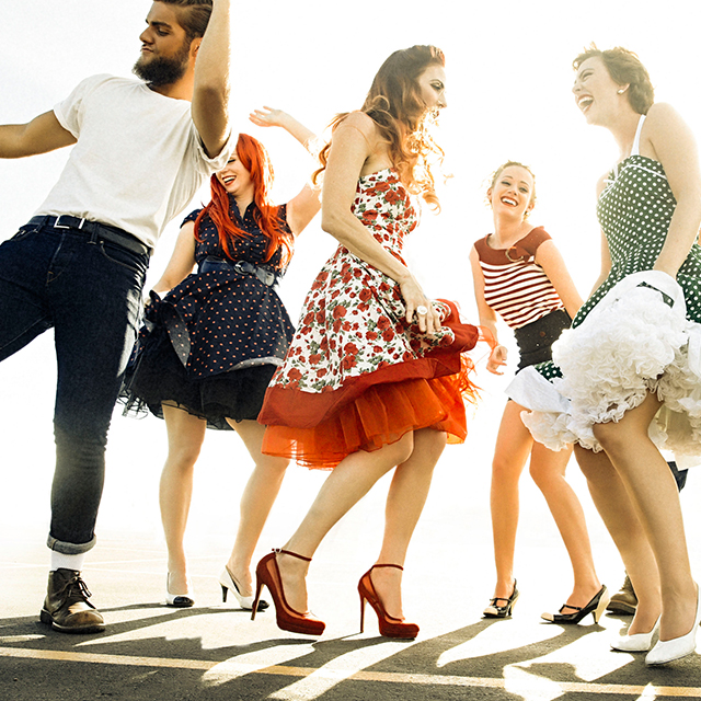 結婚式の余興ダンスにオススメの曲。盛り上がる人気曲まとめ