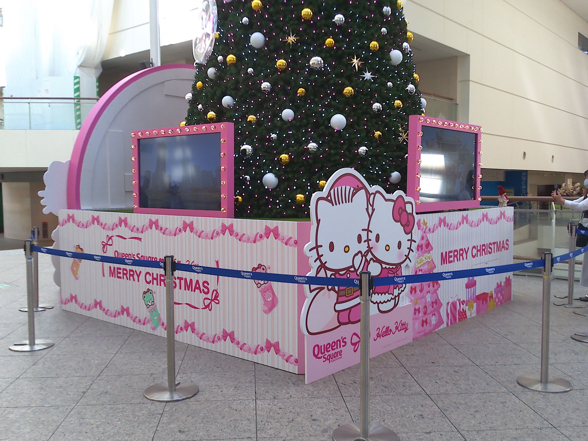 クイーンズスクエア横浜クリスマス2024 「Hello Kitty Happy Christmas」11月5日 火 ～12月25日 水 までクイーンズスクエア横浜で開催NEWSCAST