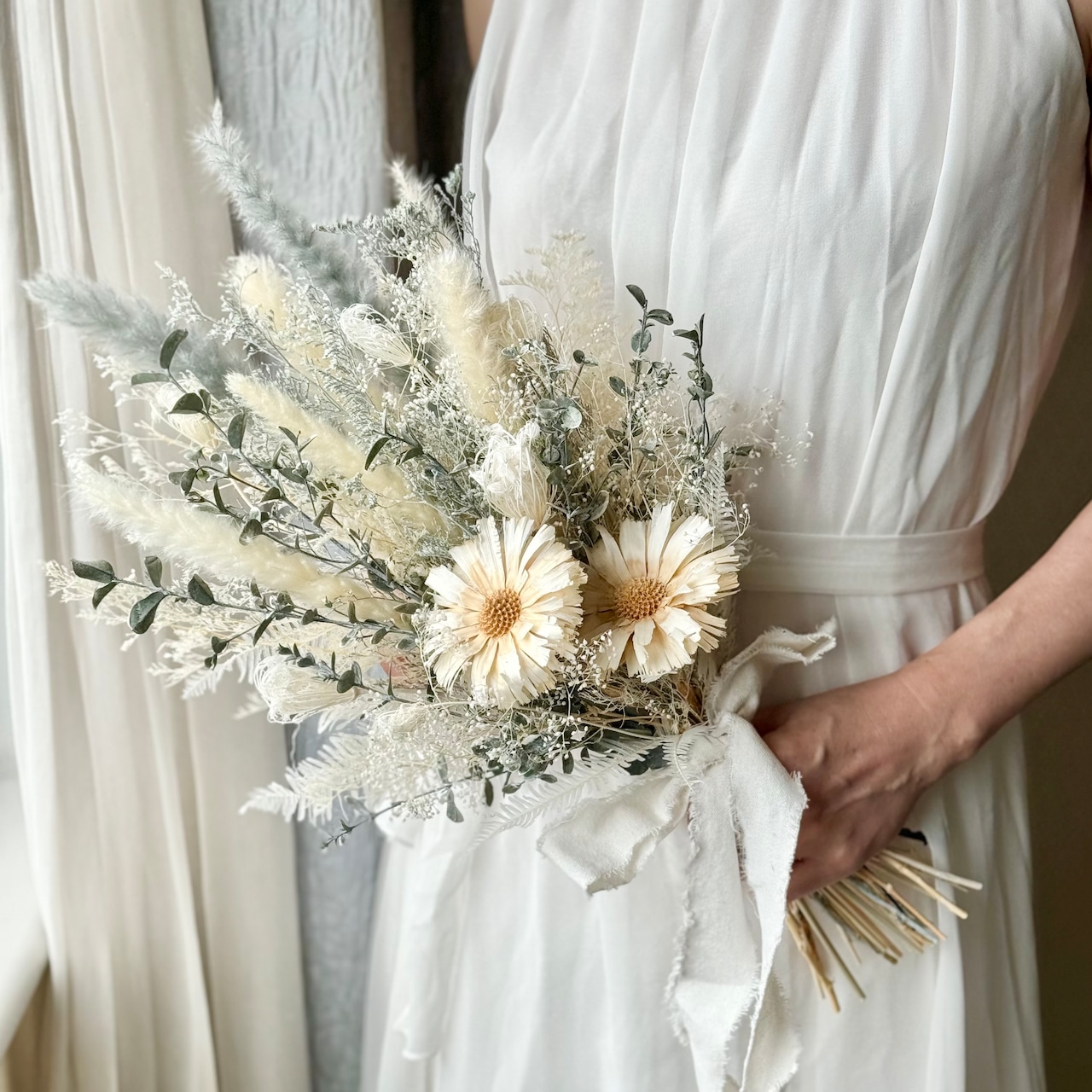 ドライフラワーのブーケは「永遠の愛」の象徴！結婚式や前撮りにおすすめな理由 – 土と風の植物園