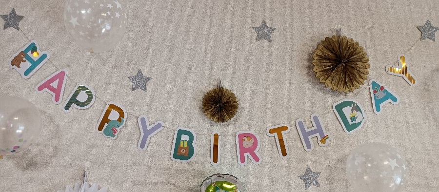 ダイソーで誕生日会の飾り付けグッズを揃えよう おしゃれだし、500円で全部揃う- チェリーパイが焼けたわよ