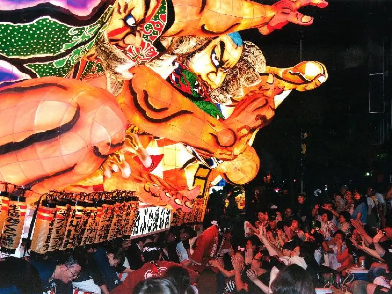東北三大祭り 東北の熱い夏祭り！起源に由来、見どころ開催日程 ねぶた祭竿燈まつり七夕まつり