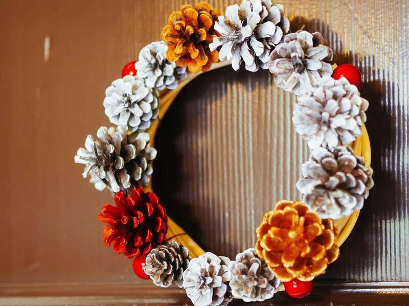 小さくて可愛い「松ぼっくりツリー」の作り方とクリスマスを彩るアレンジ3選。Craftie Style