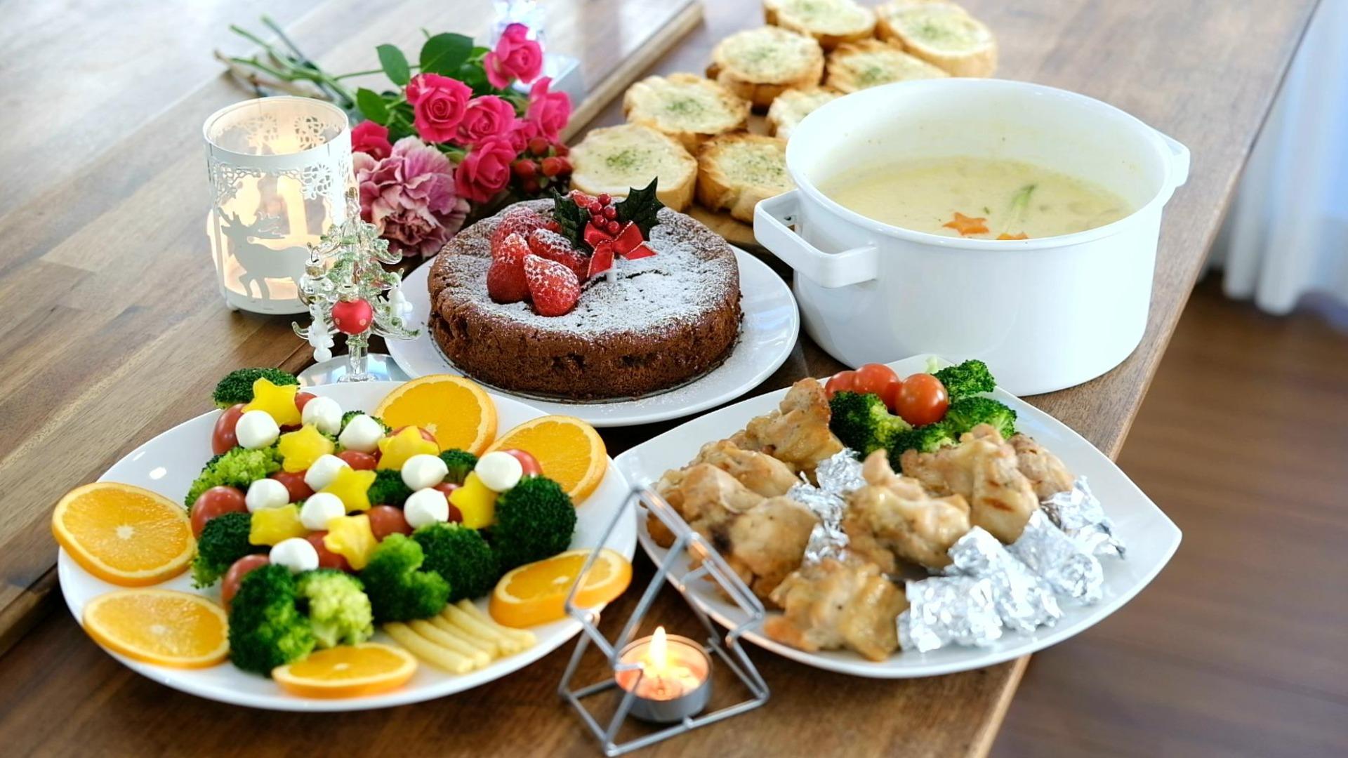 Honeycomb-KOREA- ハニカム・ クリパで何食べる？🎅🔔 今回は韓国女子がクリスマスパーティーで作る簡単レシピをご紹介します♪見た目も可愛くて、パーティーで映えること間違いなし！✨ お友達や恋人、家族と一緒に準備して素敵な1日にしませんか？☺ ぜひレシピ