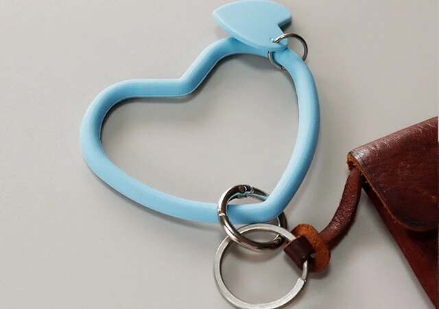 キャンドゥで今人気です♡爆売れグッズの進化系？腕に通して使うスマホグッズが便利だった！michill byGMO ミチル