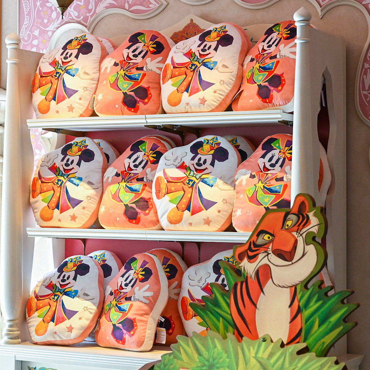 NEW 景品 2024年最新版！ ジャングルカーニバルのクリア映像。ディズニーランドの「ボール転がし」ゲームで、非売品の景品をゲット！2024年10月 攻略のコツは