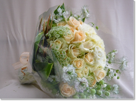 生花 グリーン&ホワイトのウェディングブーケ 結婚式結婚式 フラワー 生花 ブーケ ブートニア オーダーメイド– 結婚 式準備サイトCORDY コーディ