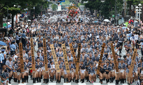 くらし編＞博多祇園山笠 山車担ぎタイム競う：東京新聞デジタル