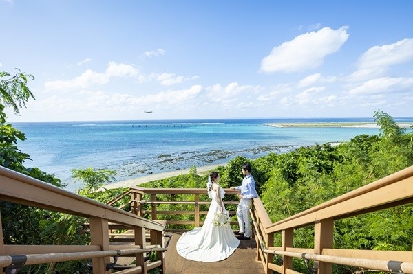 沖縄リゾートのそのまま二次会ができる結婚式場特集