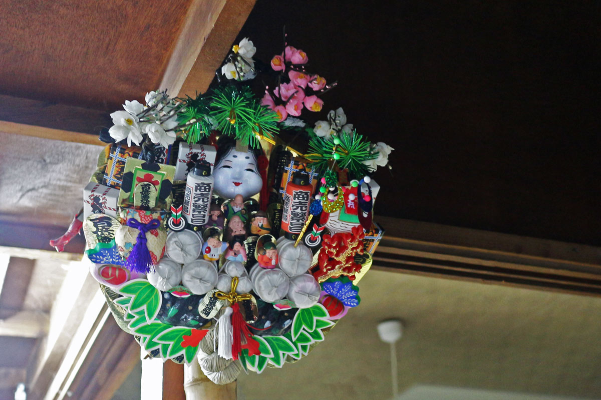 縁起物 熊手の意味とおすすめの選び方飾り方・処分方法も解説！ - 大阪吉祥 l 十日戎 縁起物 熊手 笊 俵 販売